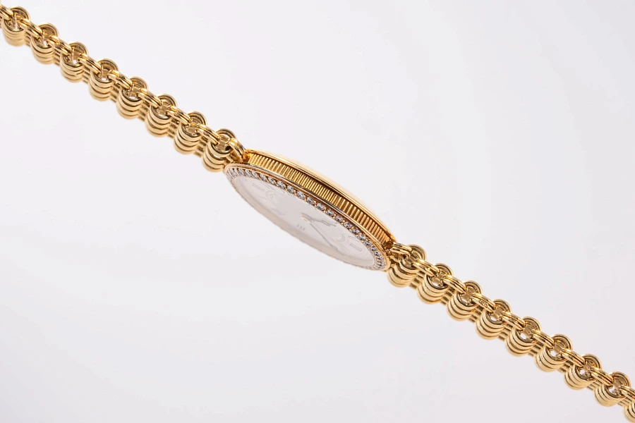 Ladies Watch on Mesh Bracelet in 18k Yellow Gold