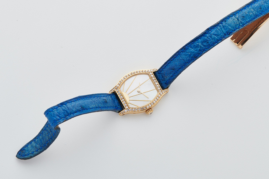 Mini Tortue with Mother of Pearl 'Sunrise Dial' in 18k Yellow Gold
