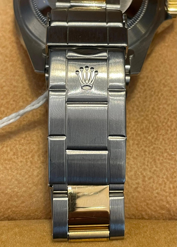 Submariner Date 16613 Steel & Gold