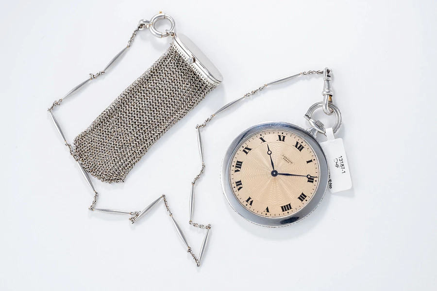 Platinum Pocketwatch diamond-set 1912 with platinum Cartier purse