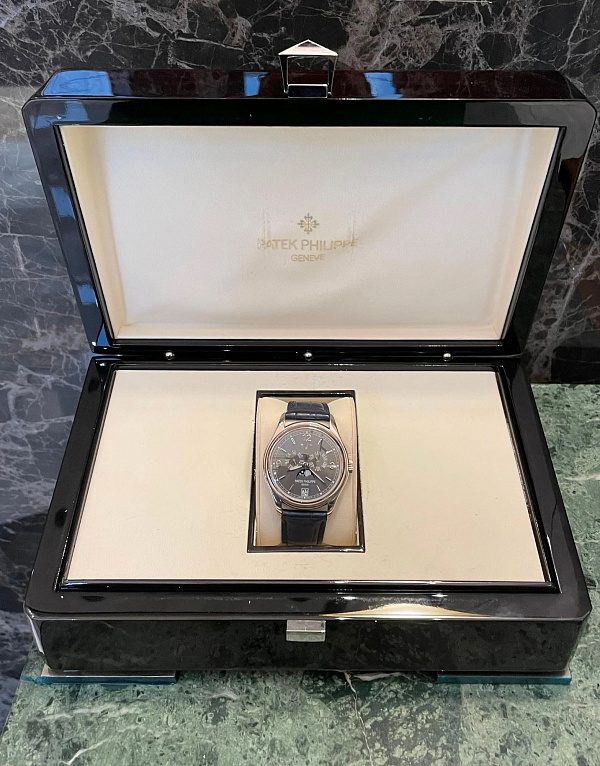 Annual Calendar 5146 White Gold