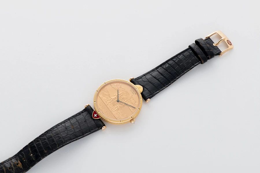 Helvetica Ref. 5564556 in 18k Yellow Gold