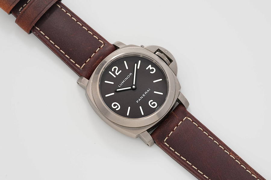 PAM00055 'Tobacco Brown' in Titanium