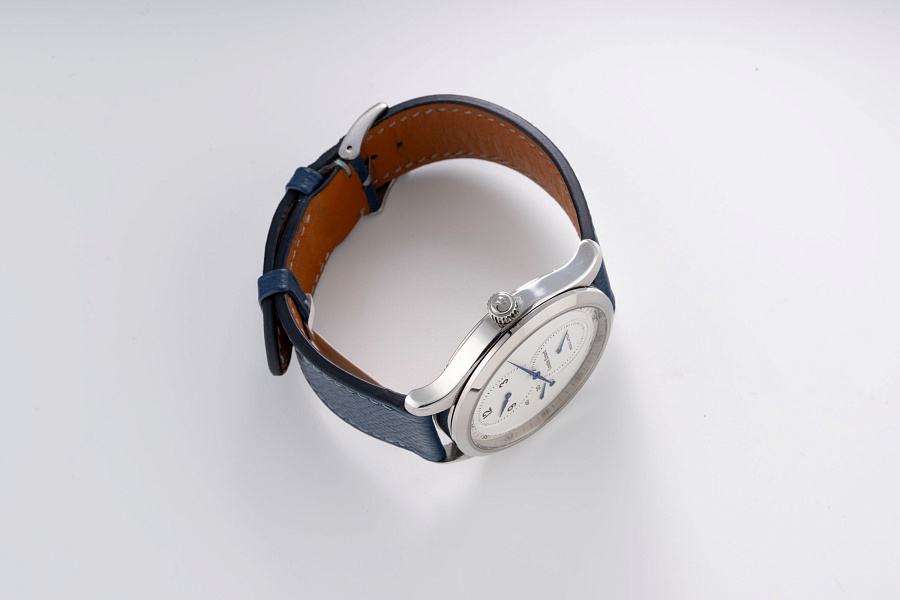 Régulateur in Stainless Steel