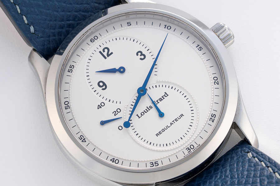 Régulateur in Stainless Steel