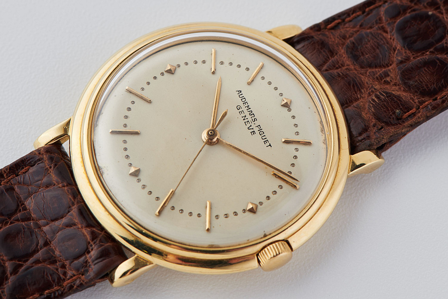Hand-wound in 18k Yellow Gold with Dial-Reprint
