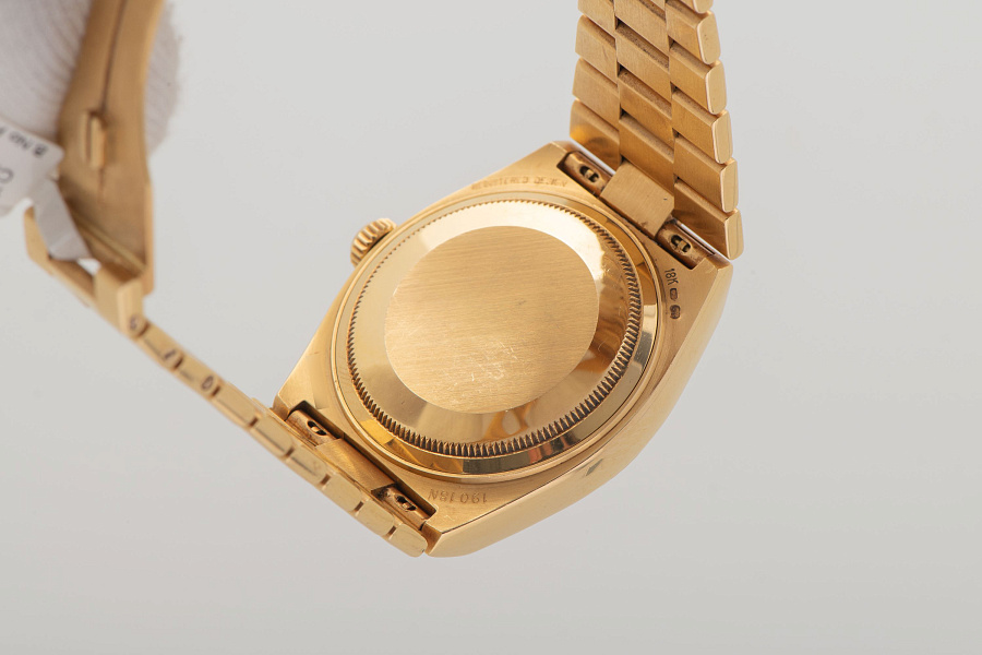 Oysterqaurtz Day-Date Ref. 19018N in 18k Yellow Gold