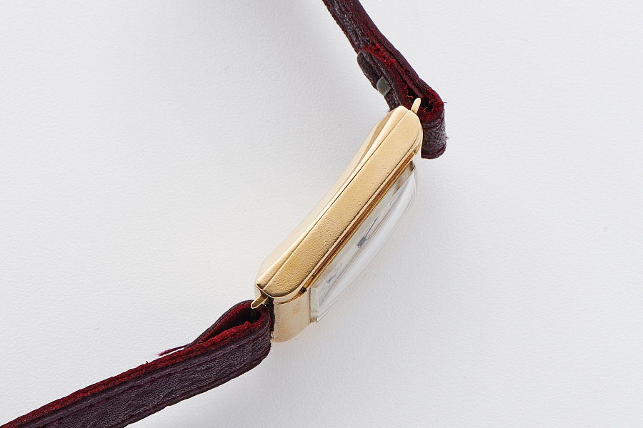 1920s Rectangular Watch Ref. 1880 in 9K Yellow Gold