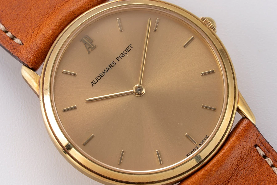 Quartz Dress Watch in 18k Yellow Gold