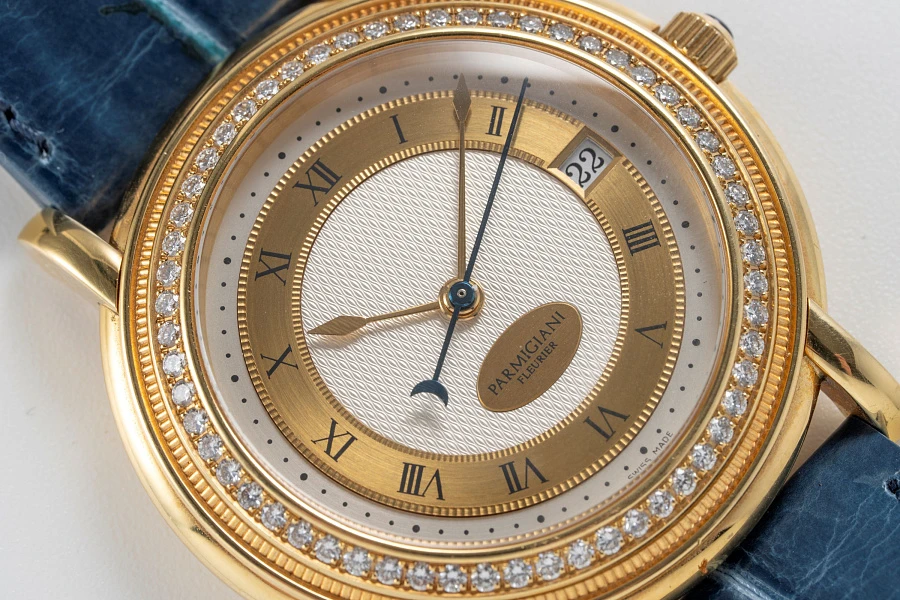 Toric in 18k Yellow Gold with Diamonds