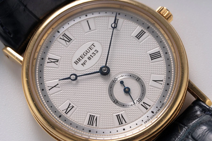 Classique Ref. 3910 in 18k Yellow Gold