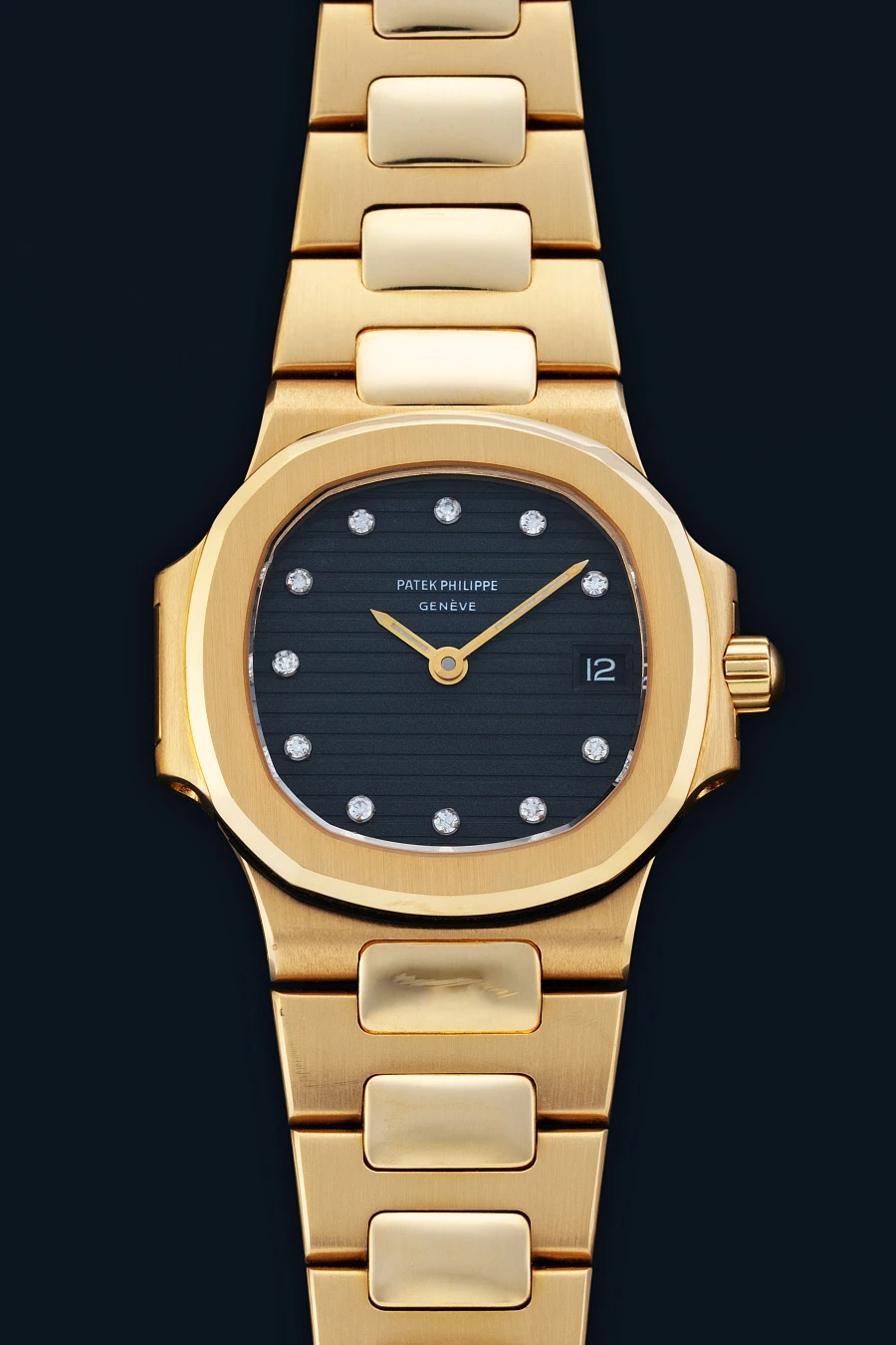 Nautilus Ref. 4700 in 18k Yellow Gold