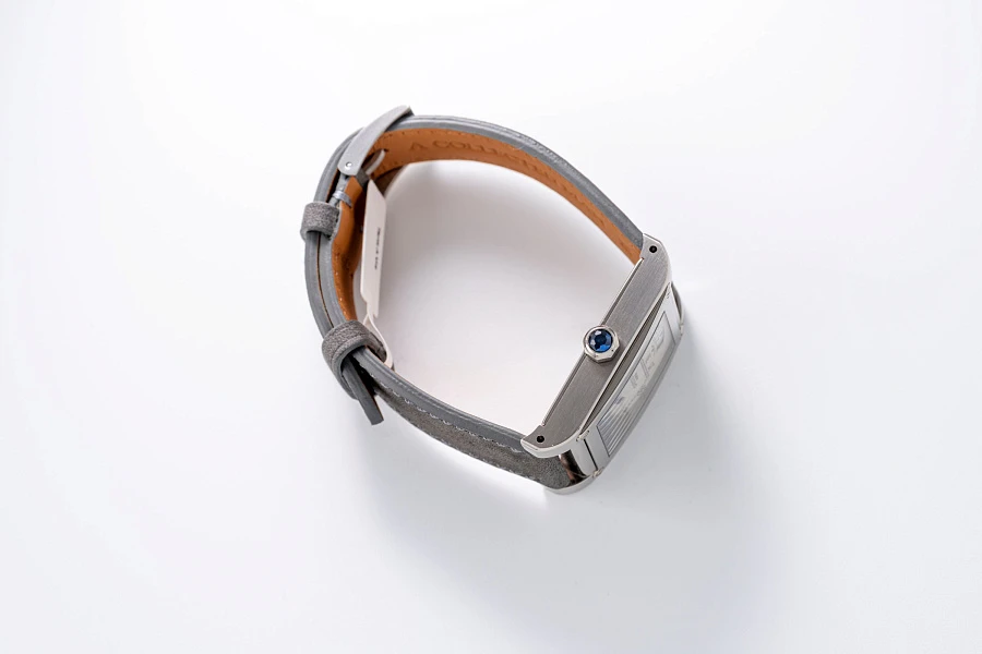 Tank à Vis Wandering Hours Ref. 2554 in 18k White Gold