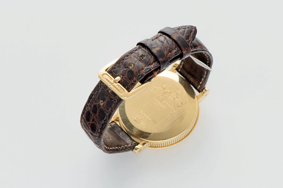 Jumping Hour Ref. G36327 with MOP Dial in 18k Yellow Gold