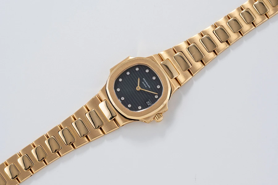 Nautilus Ref. 4700 in 18k Yellow Gold