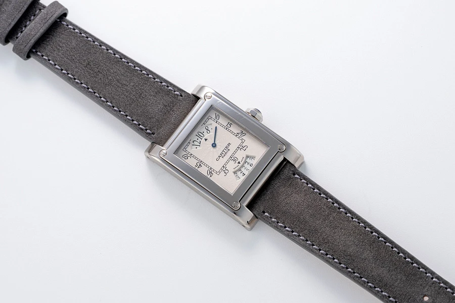 Tank à Vis Wandering Hours Ref. 2554 in 18k White Gold