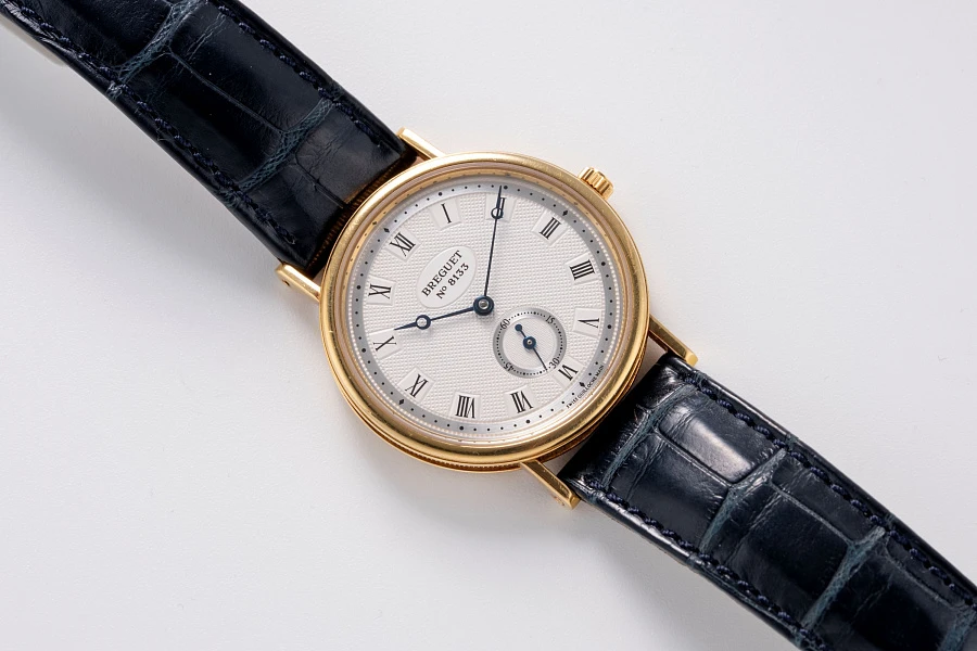 Classique Ref. 3910 in 18k Yellow Gold
