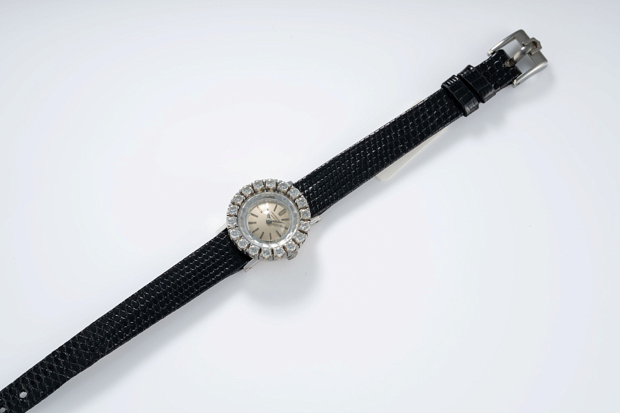 Cocktail Watch in 18k White Gold with Diamonds