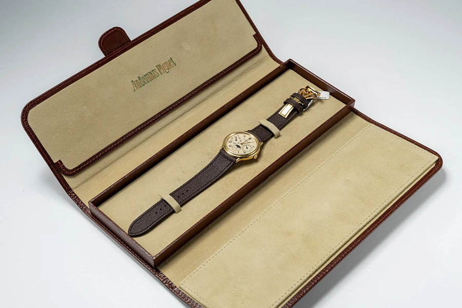 Calendar Moonphase Ref. 25589 in 18k Yellow Gold