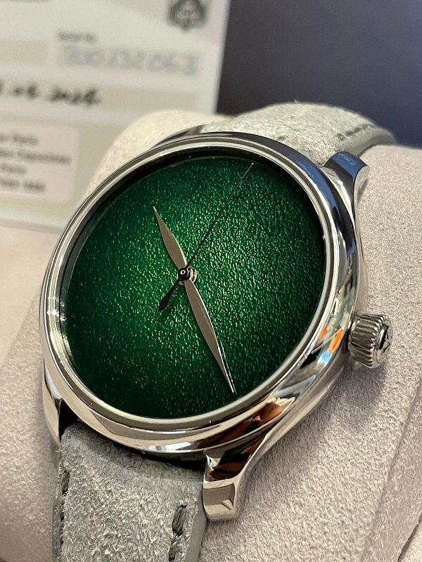 Endeavour Centre Seconds Concept Lime Green