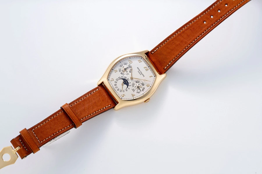 Tonneau Perpetual Calendar Ref. 5040J in 18k Yellow Gold