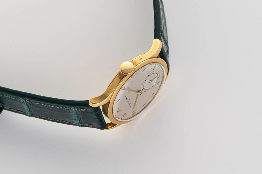 Calatrava-Style Watch in 18k Yellow Gold