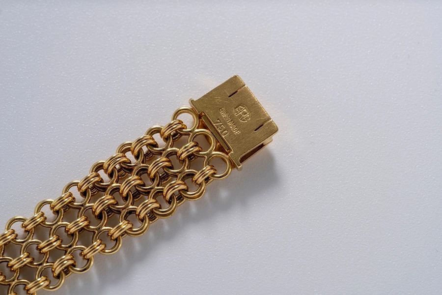 Classique Ladies Watch in 18k Yellow Gold