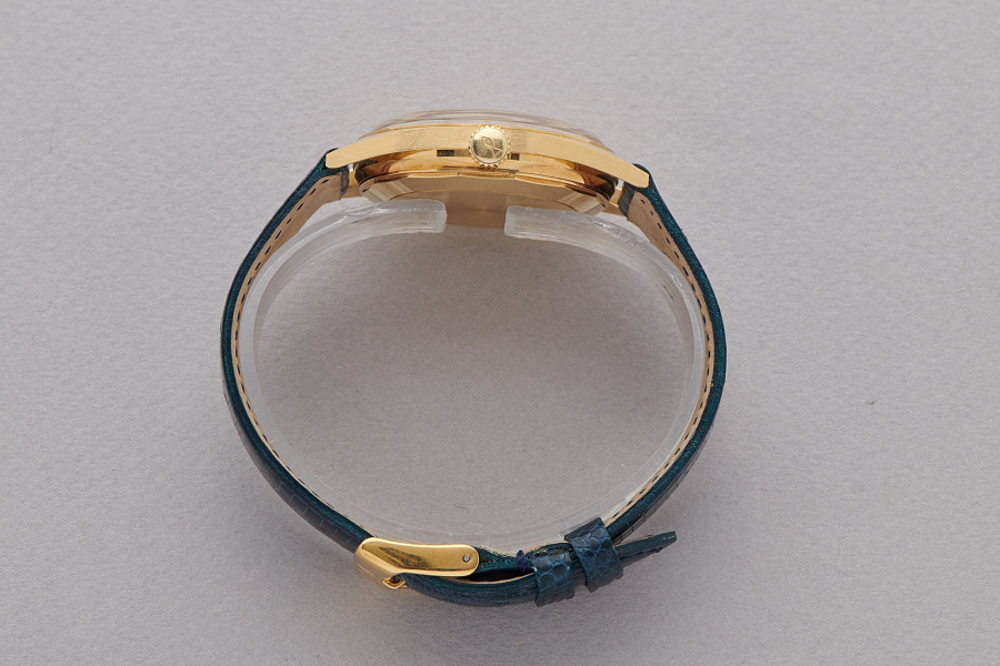 Yacht Club Automatic 18K yellow gold