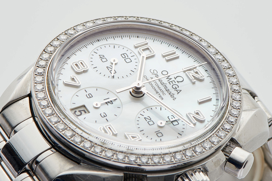 Speedmaster Reduced Ref. 3835.70.36 with Mother of Pearl Dial