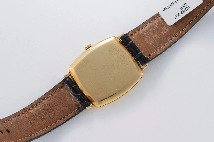 Vertical TV-Dial Watch Ref. 39202 in 18k Yellow Gold