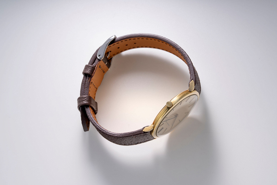 Ultra Thin Dress Watch in 18k Yellow Gold