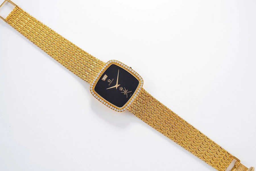 Khanjar-set Wristwatch, onyx Goldring, Lighter, Keychain all in 18k yellow gold