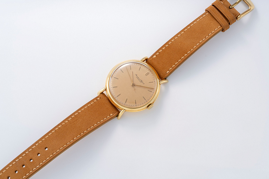 Fancy Lugs Dress Watch in 18k Yellow Gold
