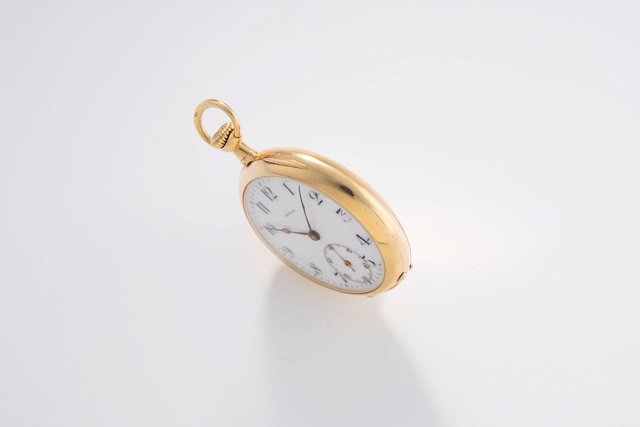 Small Pocket Watch in 18k Yellow Gold