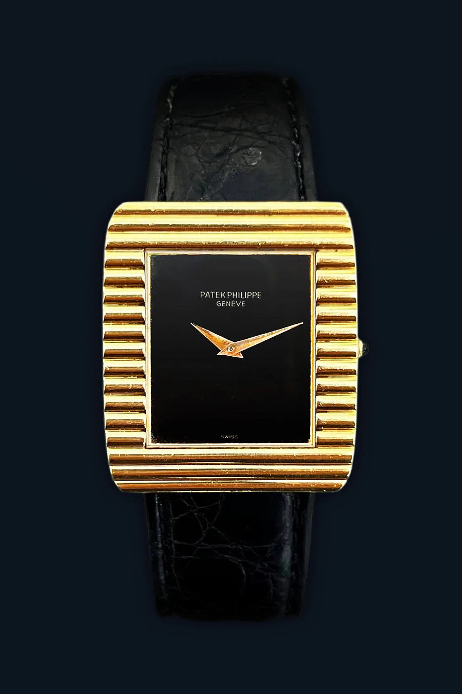 Vintage Rectangle 3633 in 18k Yellow Gold with Onyx Dial