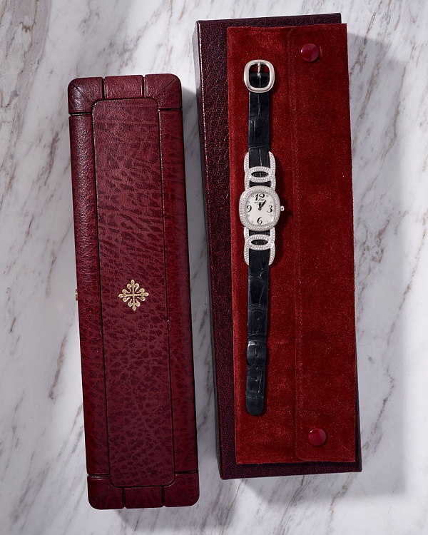 Golden Ellipse 4832 Ladies, Mother-of-pearl Dial Diamond-set