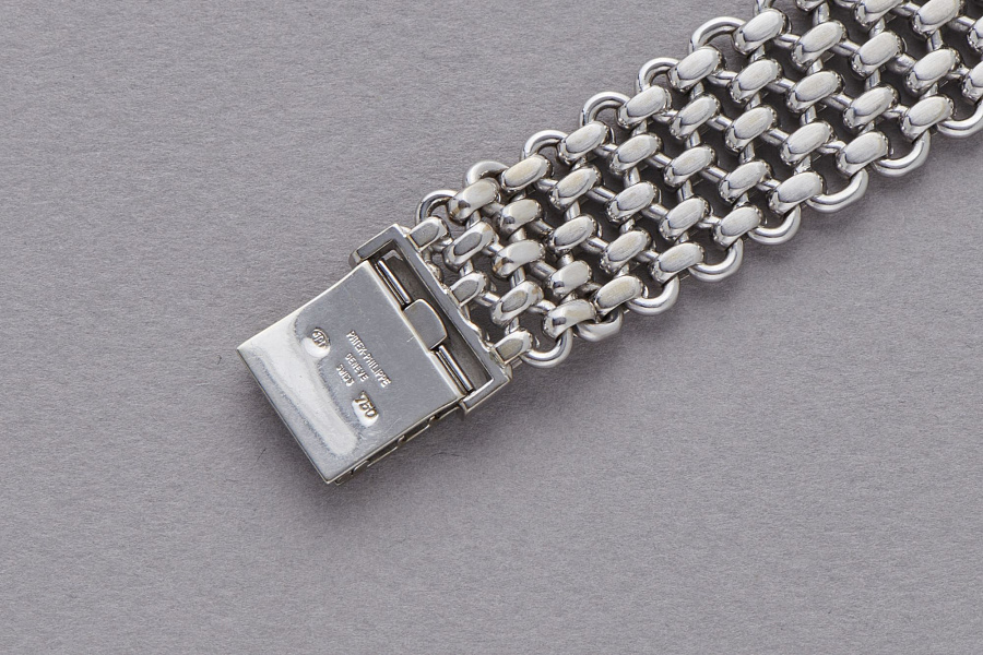 Ellipse in 18k White Gold