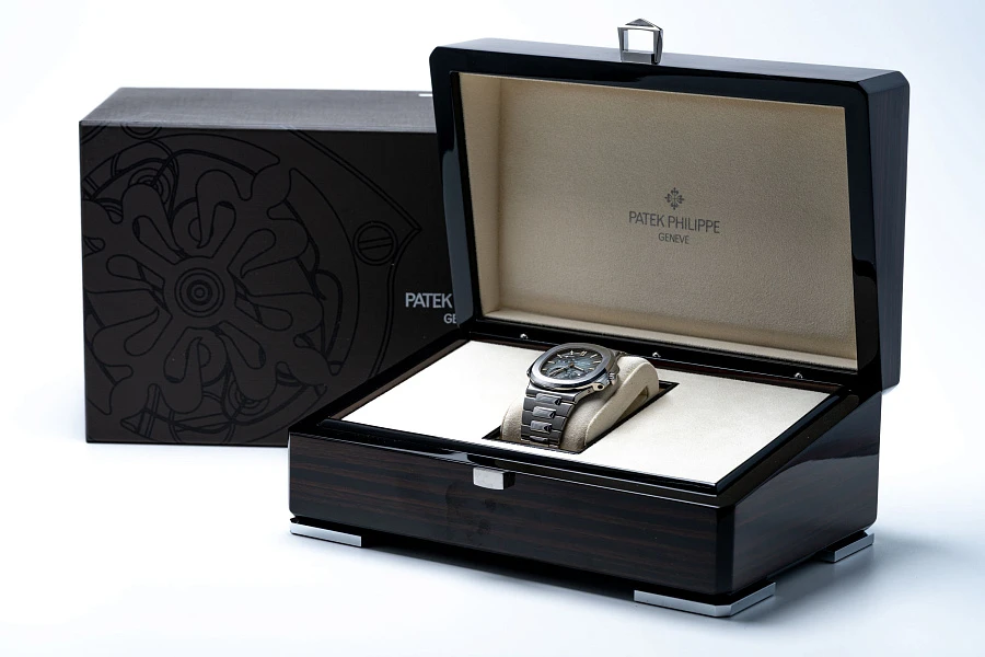 Nautilus Ref. 5712 in Stainless Steel