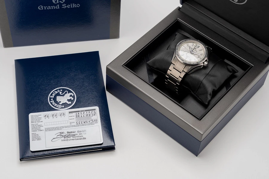 GMT Ref. SBGE285 in Titanium