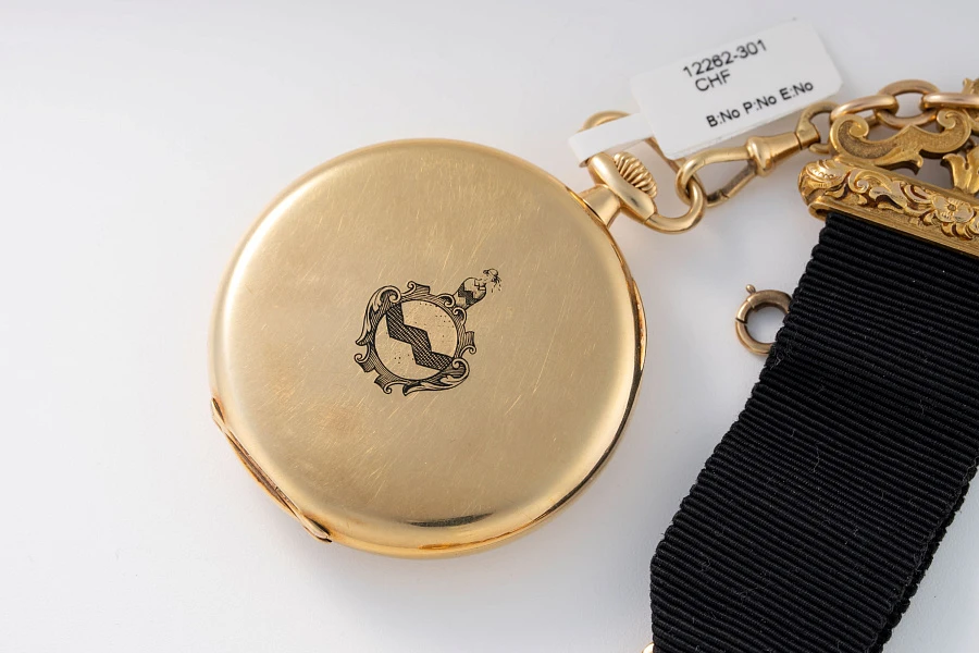 Pocket Watch in 18k Yellow Gold on Decorative Seal Pendant