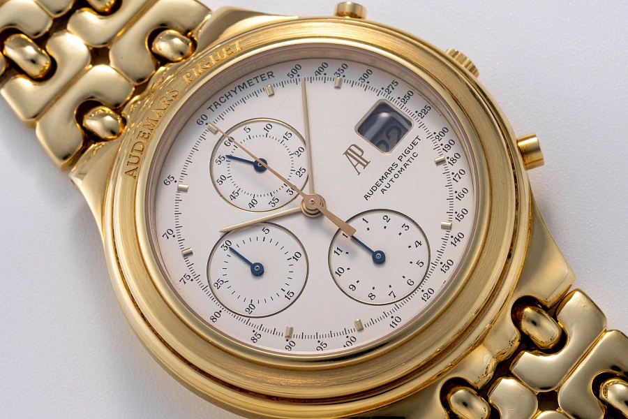 Huitième Chronograph Ref. 25645BA in 18k Yellow Gold