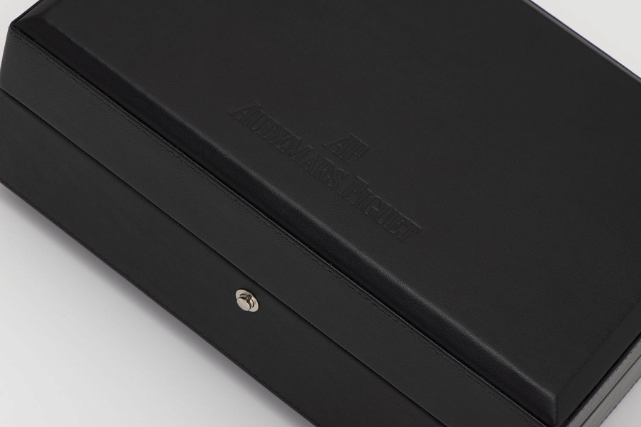 Royal Oak Offshore Grand Prix Ref. 2629P in Platinum