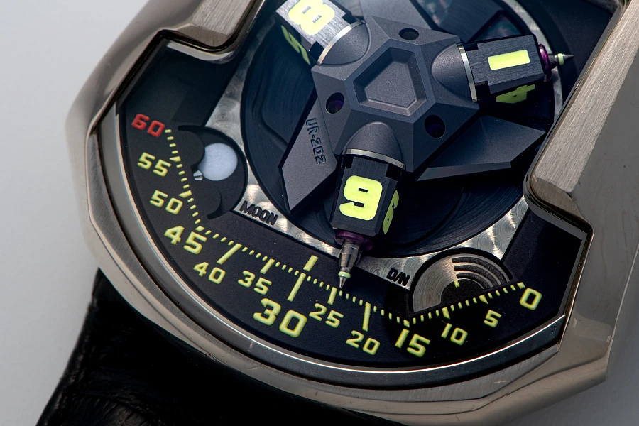 UR202 18K White Gold