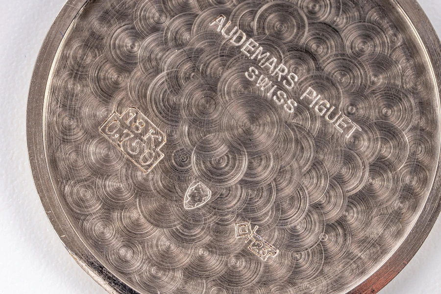 Ultra-Thin Dress Watch in 18k White Gold