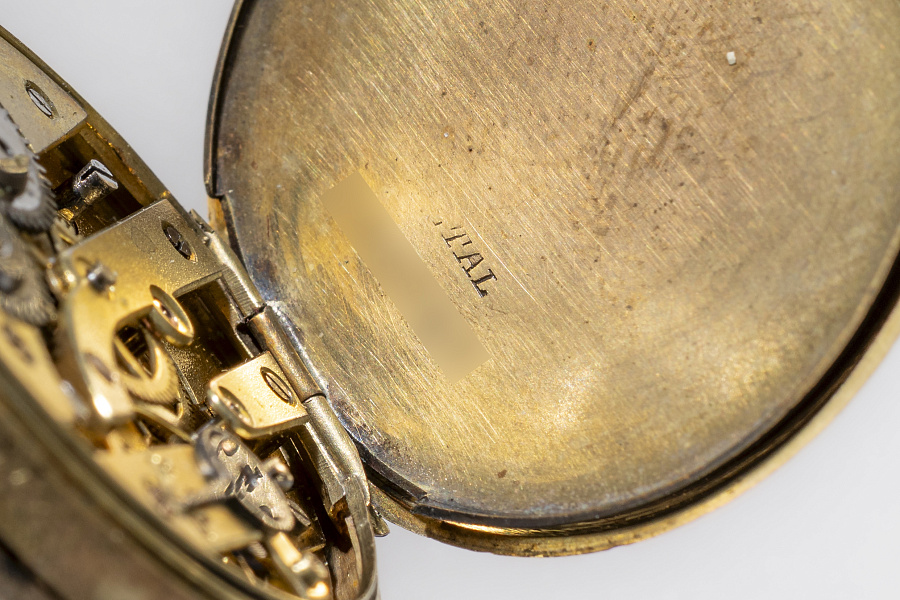 Pocket Watch in 18k Yellow Gold with Enamel Flowers