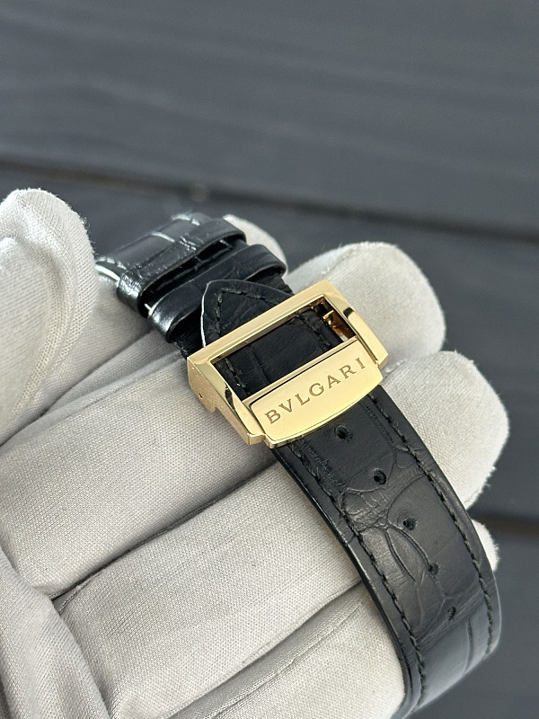 Octo Mono-Rétrograde Rose Gold