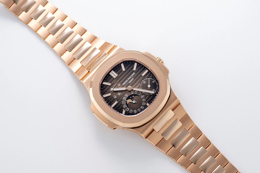 Nautilus Ref. 5712R in 18k Rose Gold