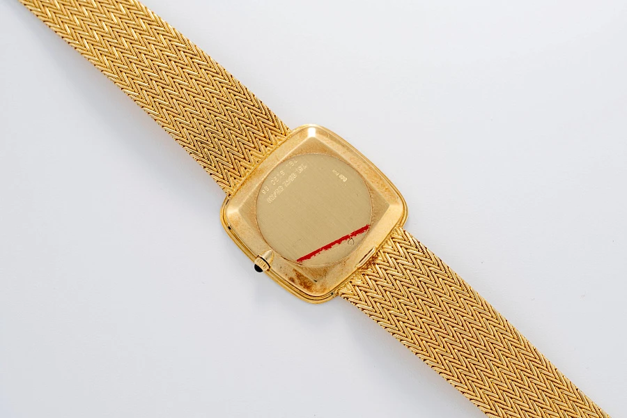 Khanjar-set Wristwatch, onyx Goldring, Lighter, Keychain all in 18k yellow gold