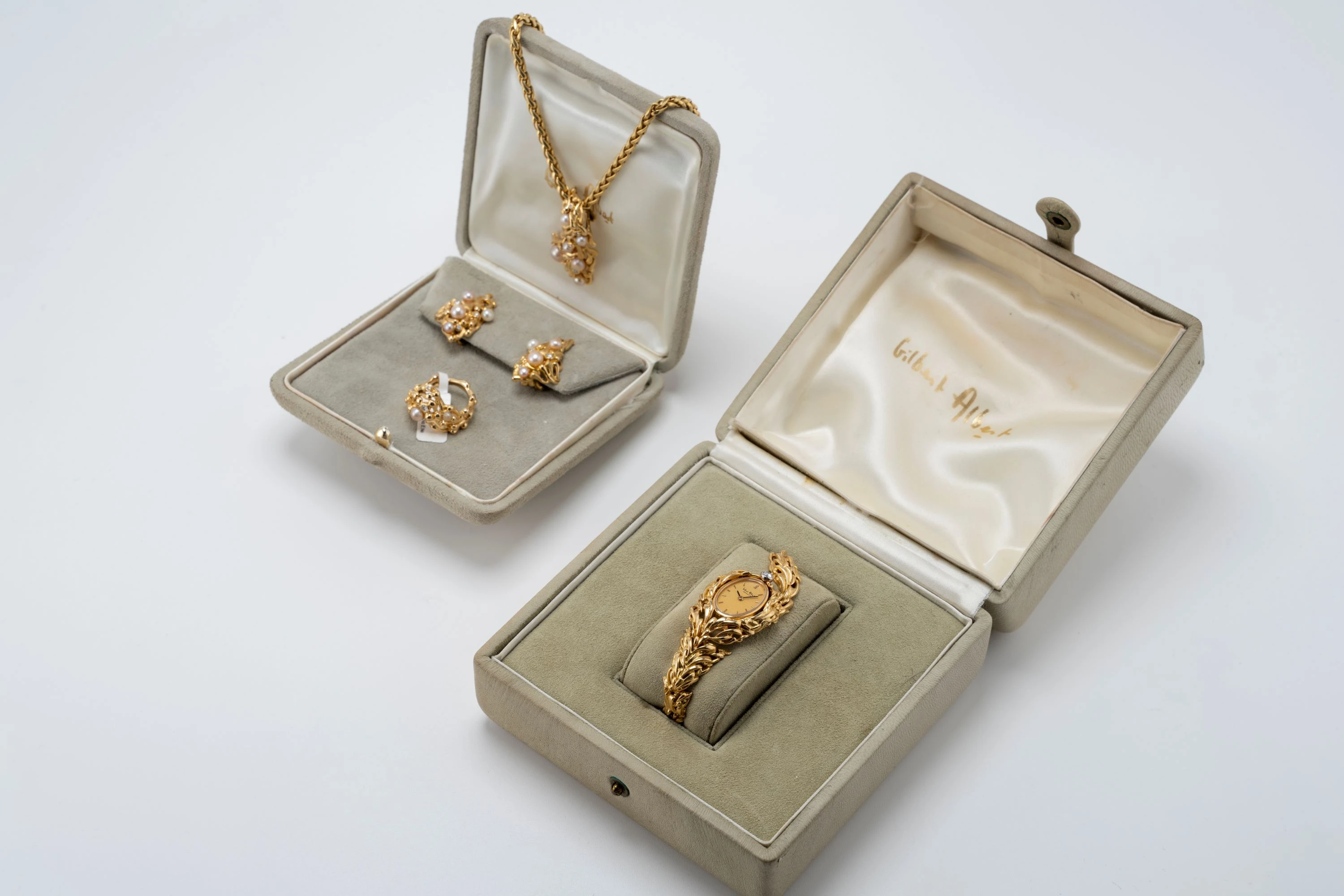 Set of a Watch and Complementary Jewelry in 18k Yellow Gold
