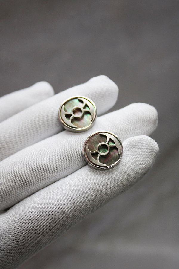 “Friends & Machines” Cufflinks in 18k White Gold 15.74 g